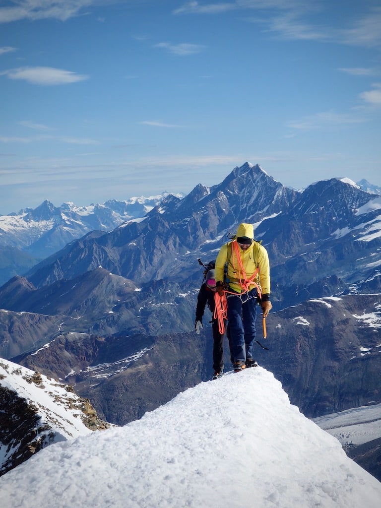 Auf Messers Schneide am Gifelgrat des Castor.